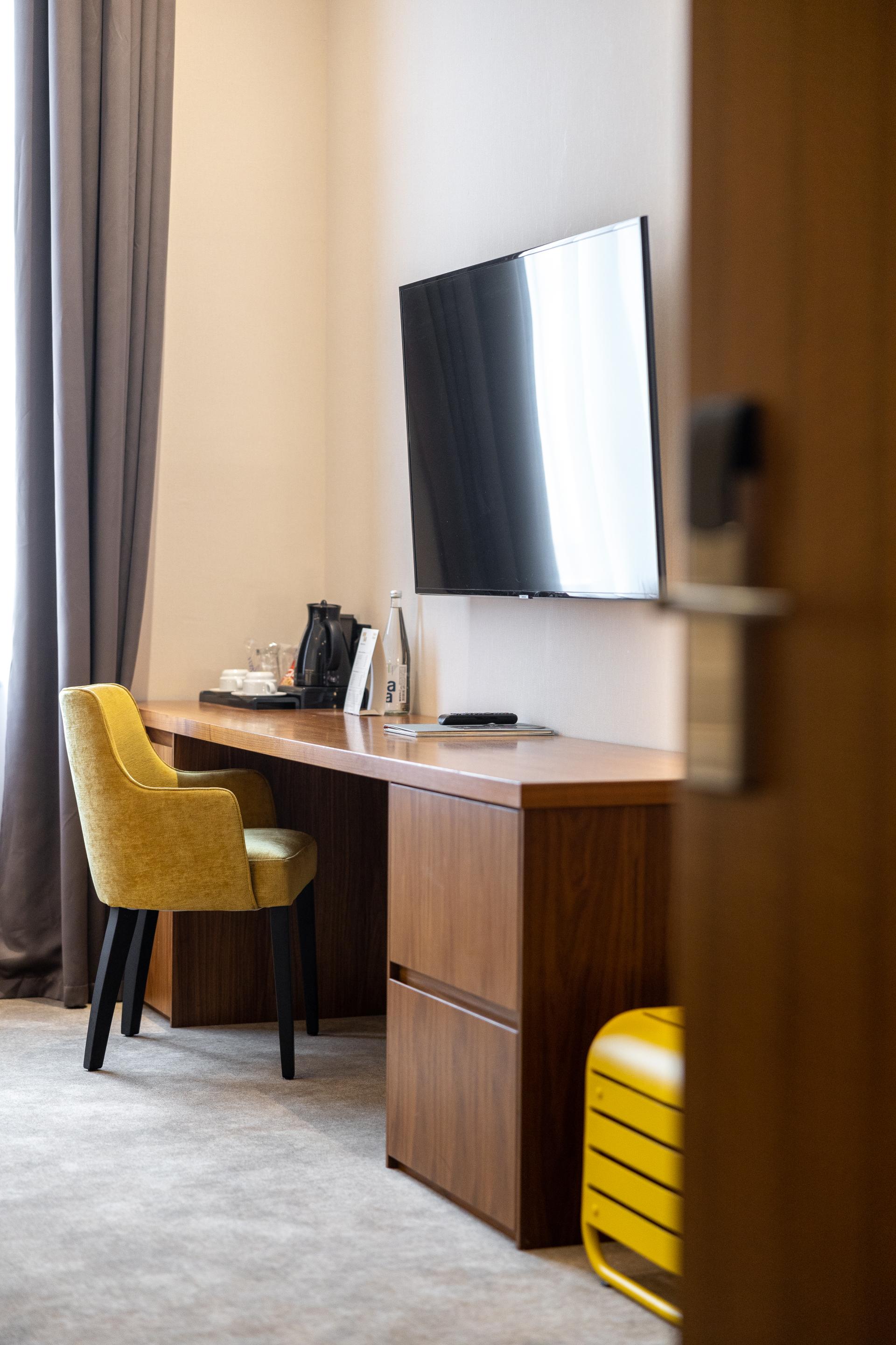 9.jpg - Deluxe Double or Twin Room with Balcony - Maison Royale Beograd